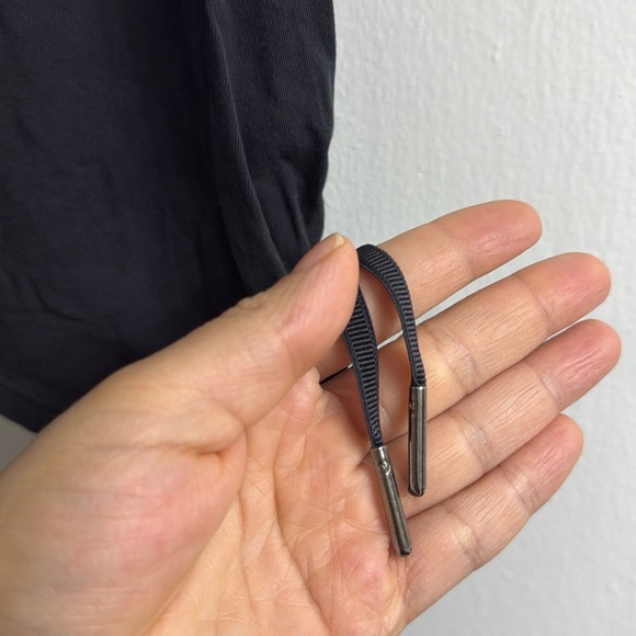 Lululemon Cinch it Up Tank Top ~ Black~ size 6 - Picture 9 of 12